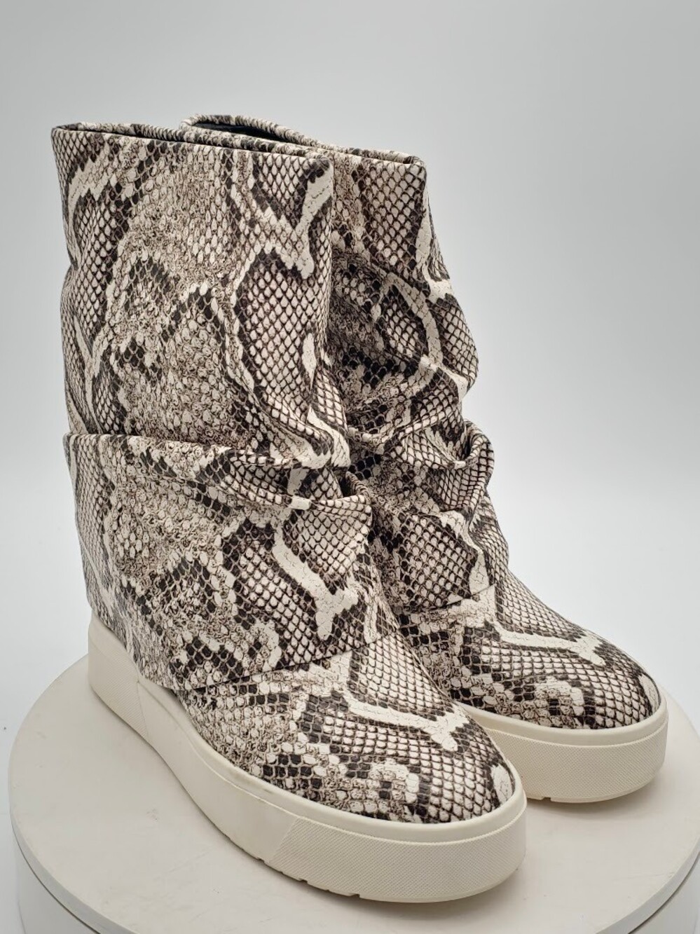 GUESS Guinna2 Snake Print Wedge Boots Women 9.5 M Platform Sneaker